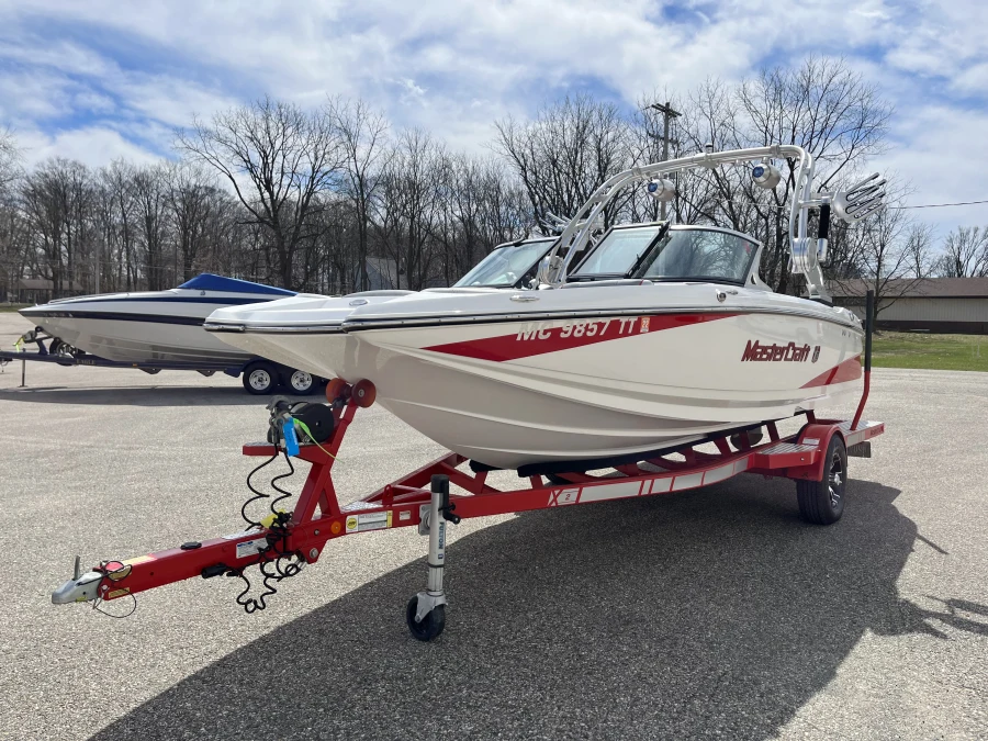 2015-mastercraft-x2-143477-image4