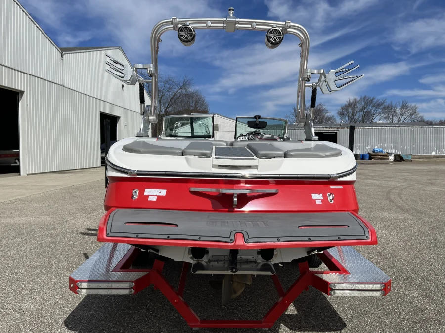 2015-mastercraft-x2-143477-image6