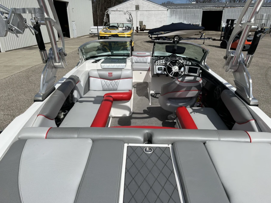 2015-mastercraft-x2-143477-image9