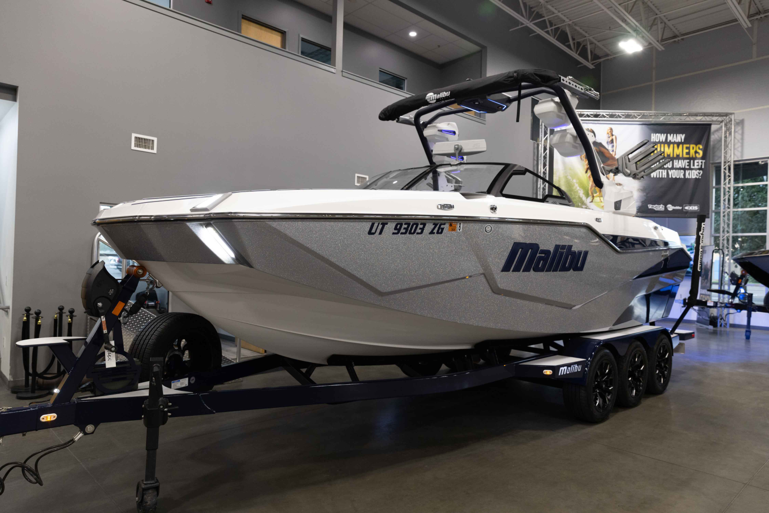 2025 Malibu Boats M242