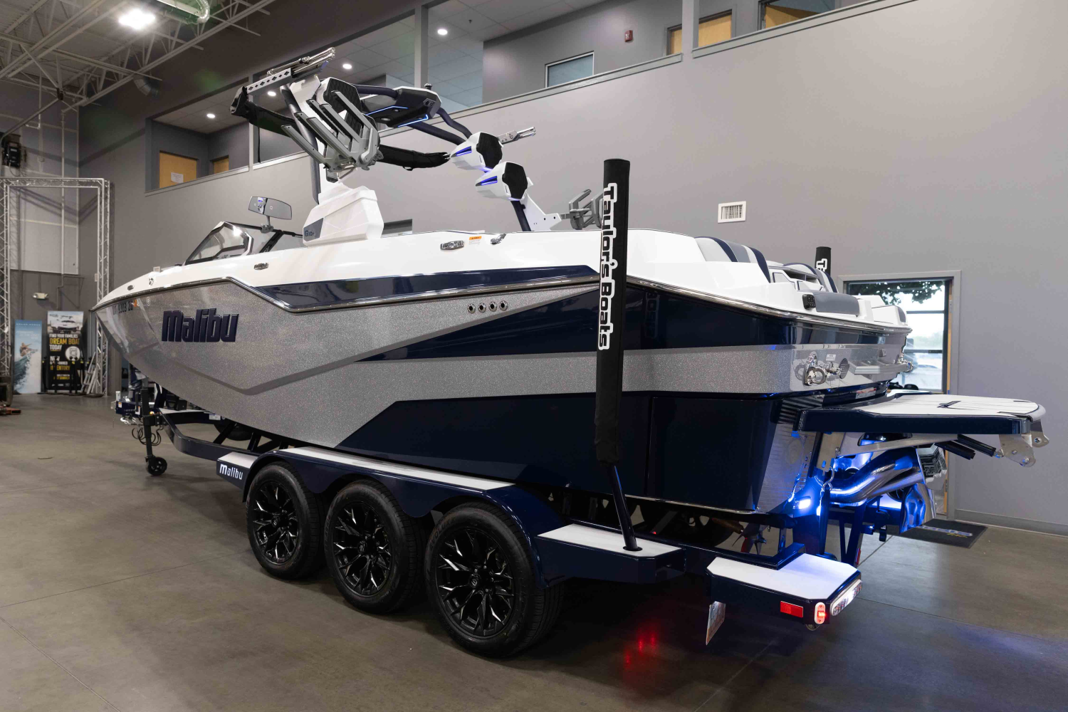 2025 Malibu Boats M242