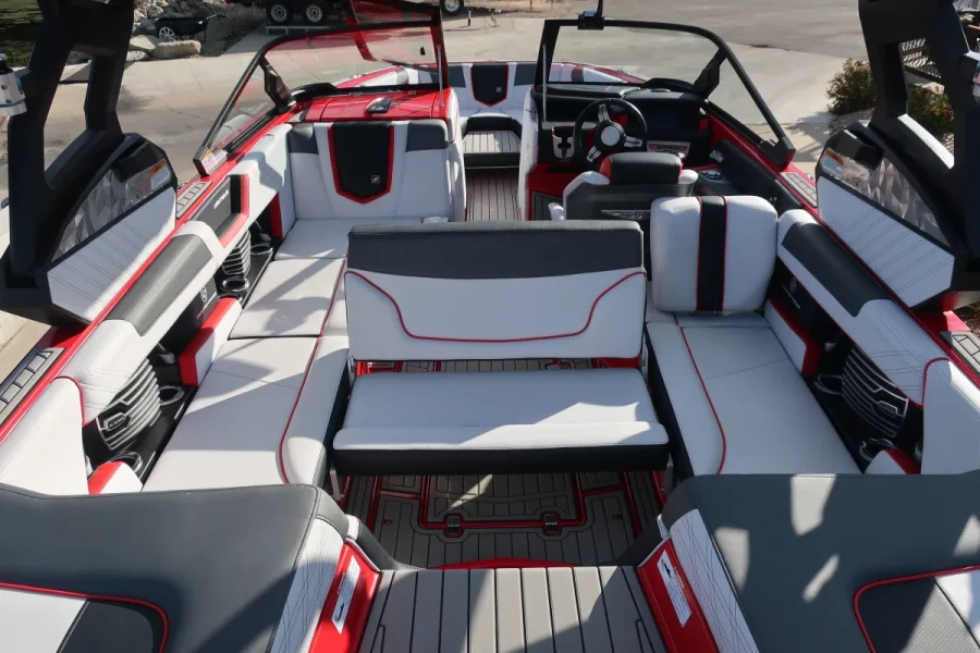 2019-nautique-g23-143536-image8.webp