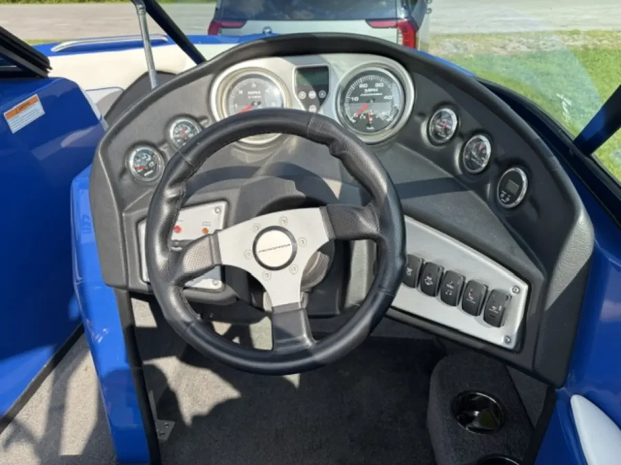 2015-moomba-outback-v-143537-image8.webp