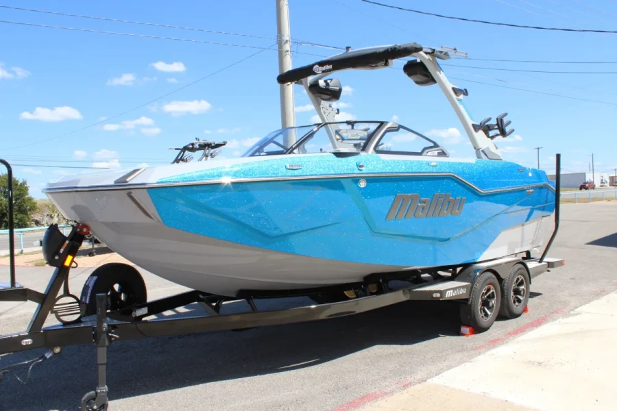 2027-malibu-m230-143540-image3.webp