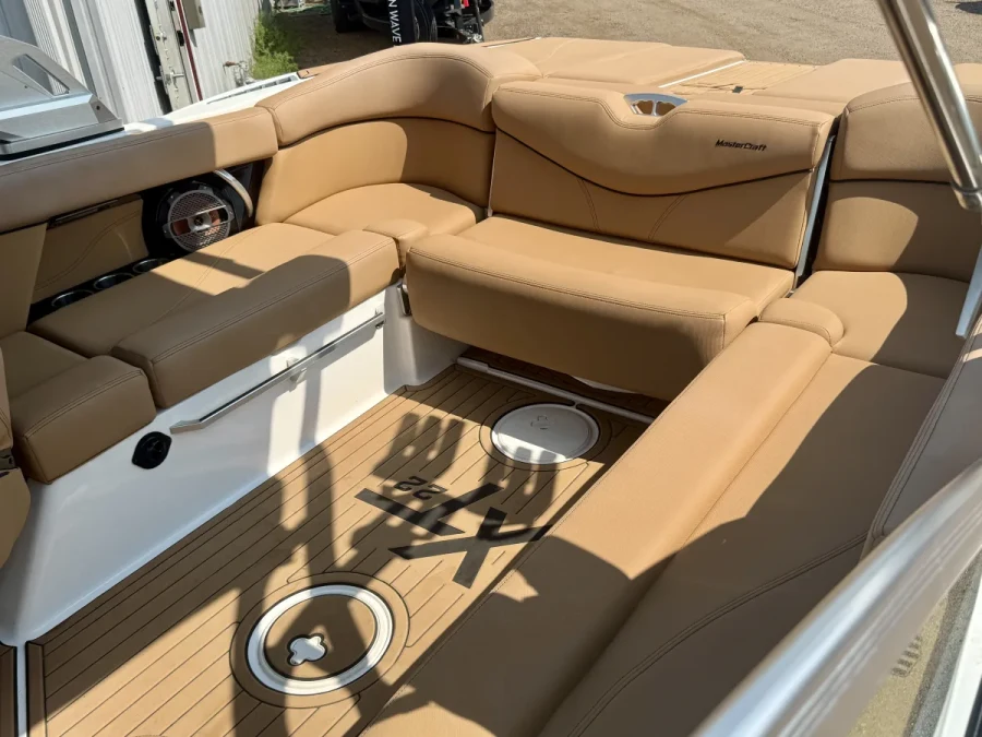 2020-mastercraft-xt22-143544-image8.webp