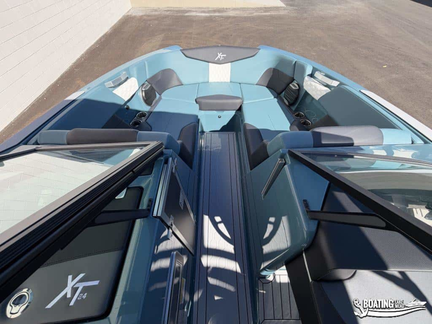 2027 MasterCraft XT24
