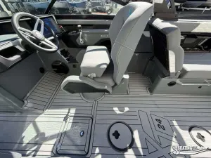 2027-mastercraft-xt24-145400-image14