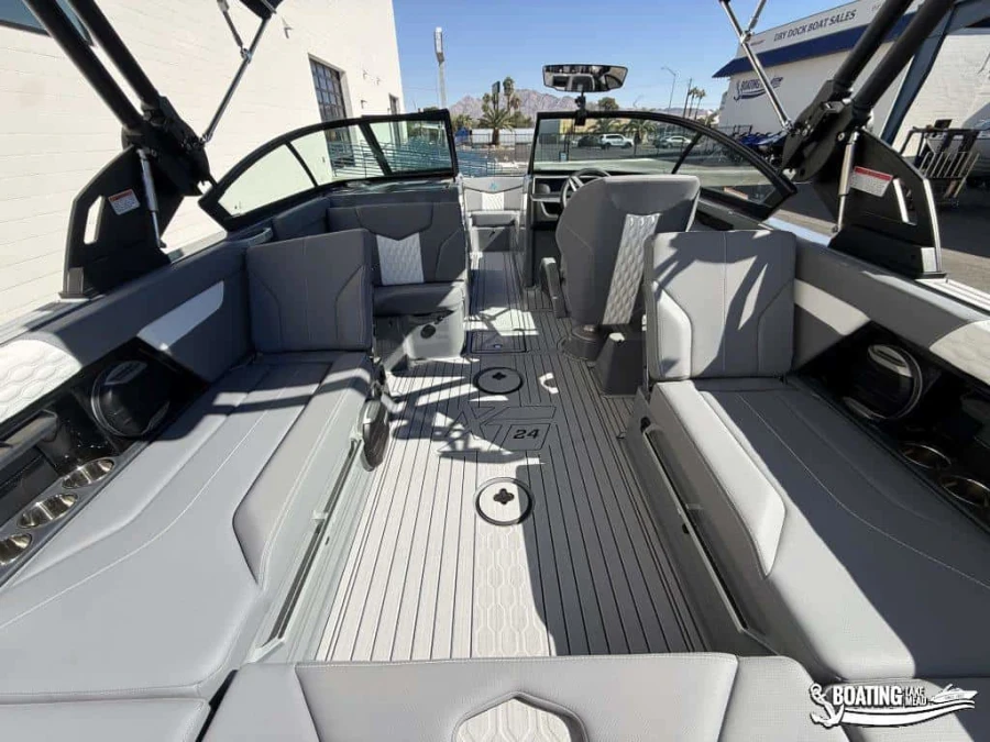 2027-mastercraft-xt24-145400-image8