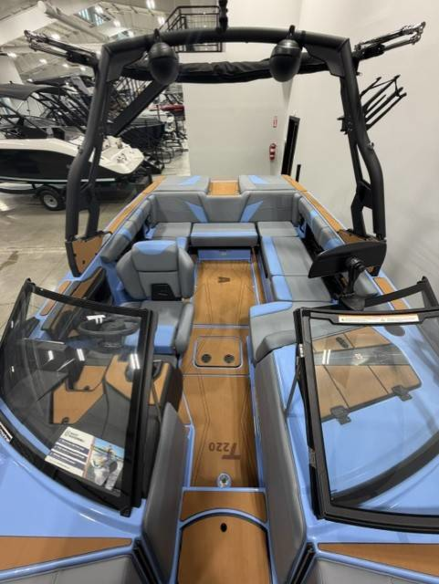 2027 Axis T220