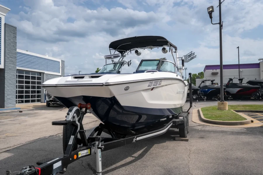 2021-mastercraft-x24-143583-image3.webp