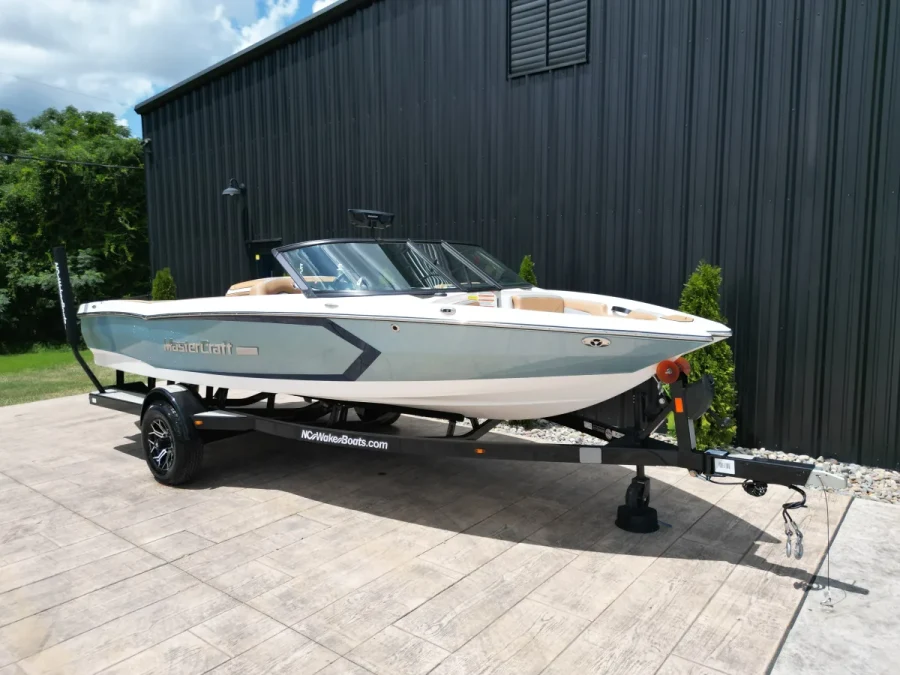 2023-mastercraft-prostar-143584-image3.webp