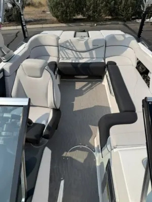 2019-mastercraft-xt22-143593-image1.webp