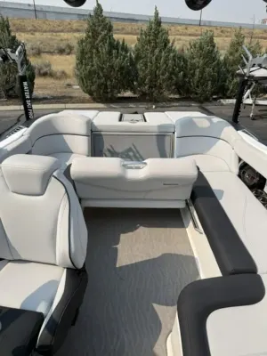 2019-mastercraft-xt22-143593-image10.webp