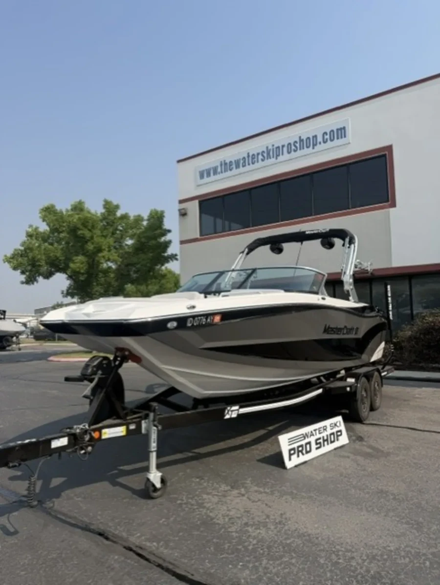 2019-mastercraft-xt22-143593-image12.webp