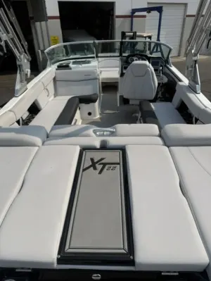 2019-mastercraft-xt22-143593-image3.webp
