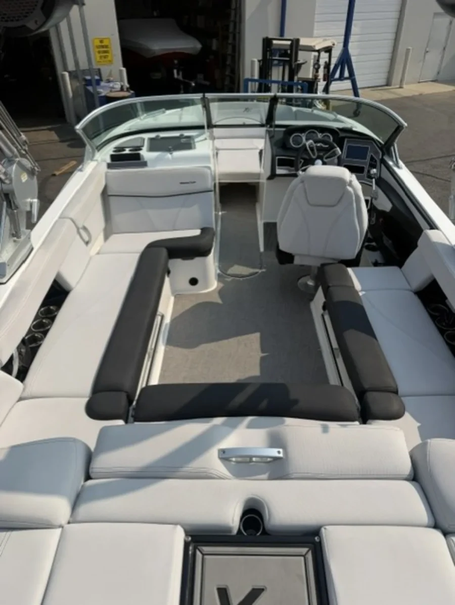 2019-mastercraft-xt22-143593-image4.webp