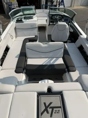 2019-mastercraft-xt22-143593-image5.webp