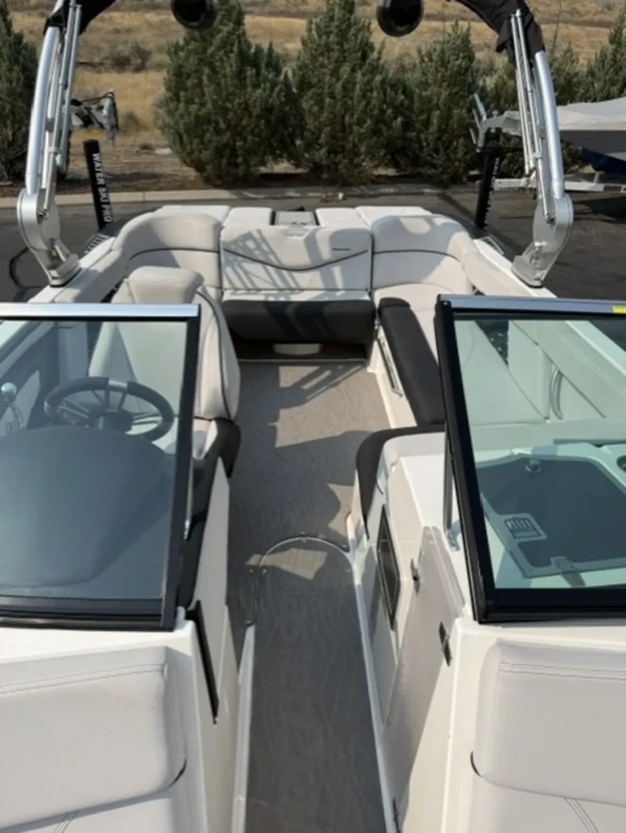 2019-mastercraft-xt22-143593-image7.webp