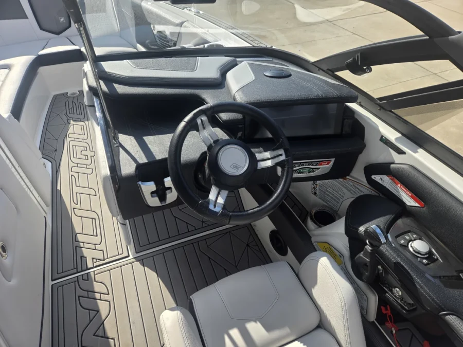 2018-nautique-g25-143595-image9.webp