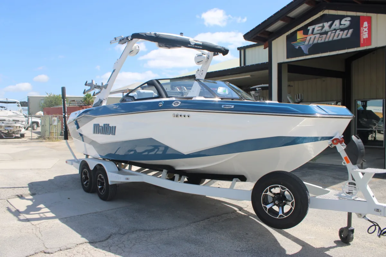 2026 Malibu 22 LSV