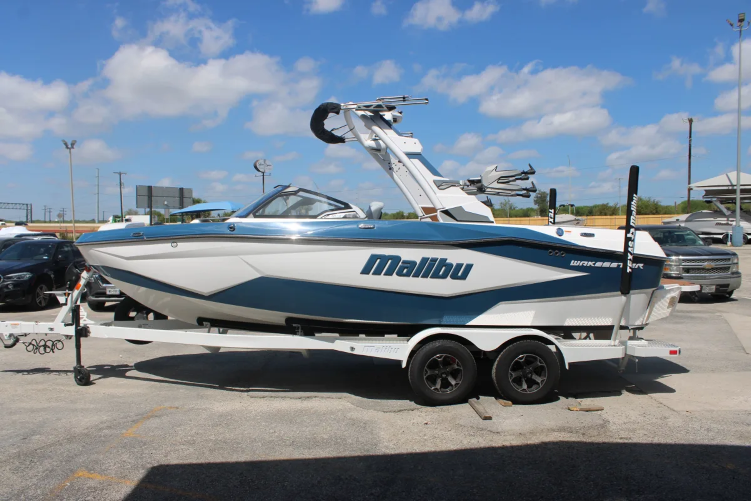 2026 Malibu 22 LSV