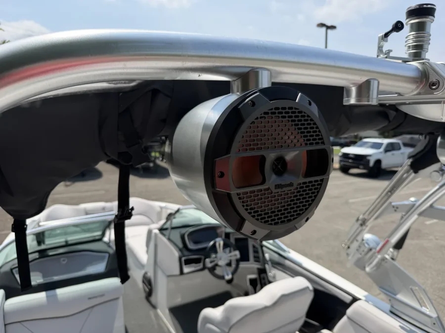 2018-mastercraft-x46-143612-image10.webp