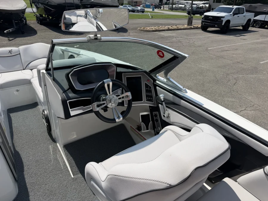 2018-mastercraft-x46-143612-image7.webp