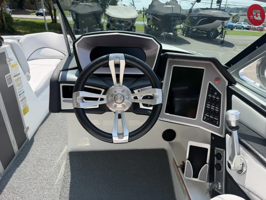2018-mastercraft-x46-143612-image8.webp