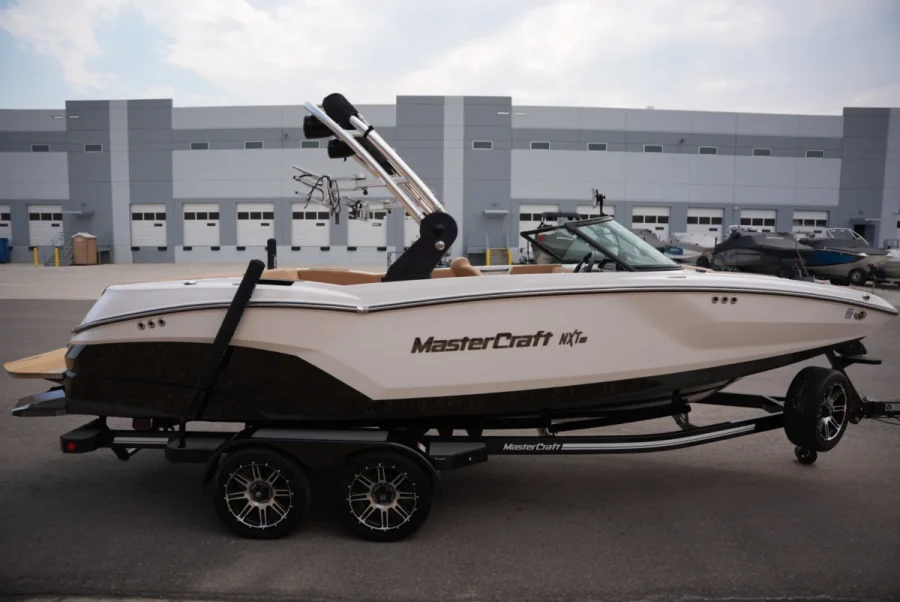 2021-mastercraft-nxt22-143621-image5.webp