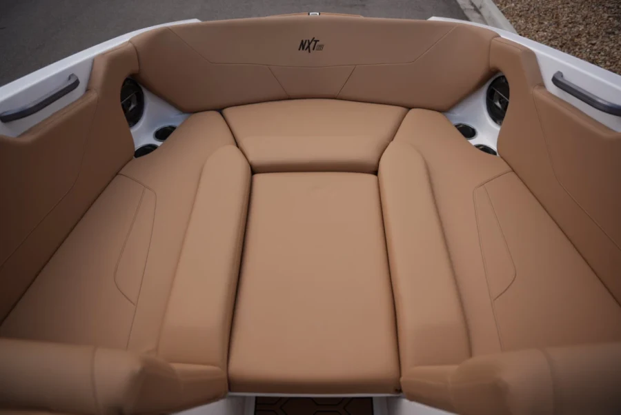 2021-mastercraft-nxt22-143621-image7.webp