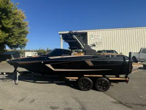 2020-malibu--wakesetter-23-mxz-143633-image0.webp
