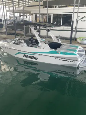 2021-malibu-wakesetter-vlx-143639-image0.webp