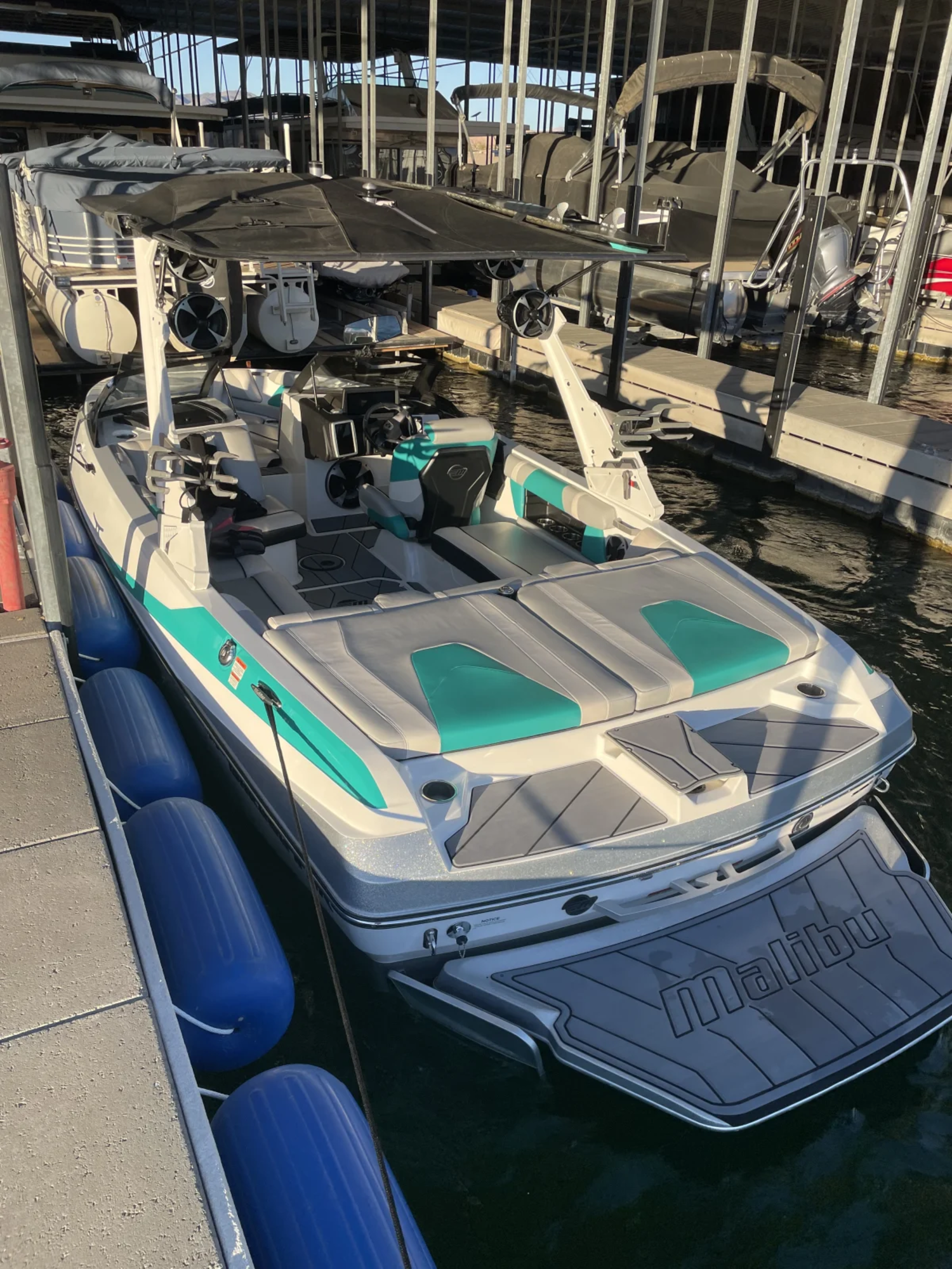 2021 Malibu Boats Wakesetter VLX
