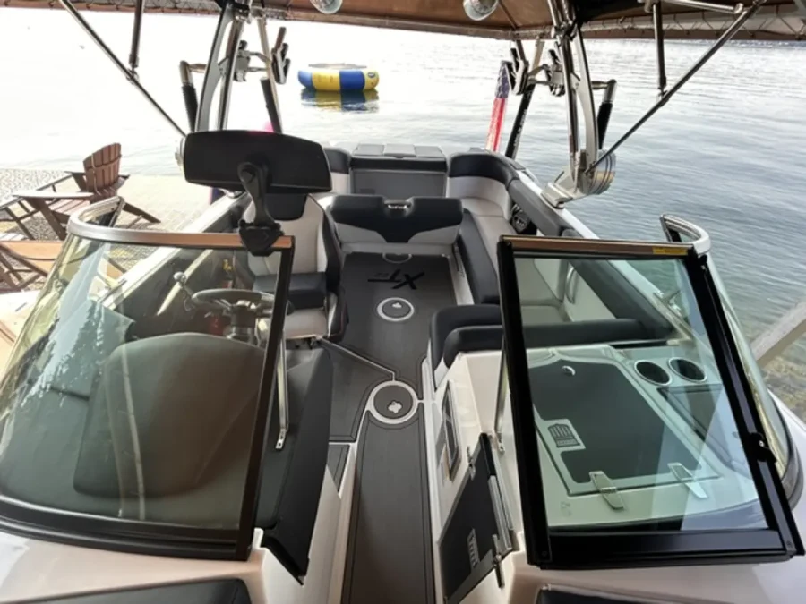 2021-mastercraft-xt22-143659-image7.webp