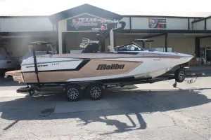2023-malibu-wakesetter-24-mxz-143670-image0.webp
