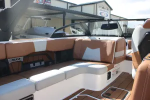 2023-malibu-wakesetter-24-mxz-143670-image10.webp