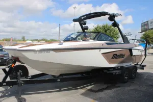 2023-malibu-wakesetter-24-mxz-143670-image3.webp