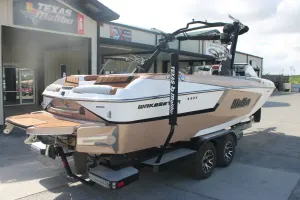2023-malibu-wakesetter-24-mxz-143670-image6.webp