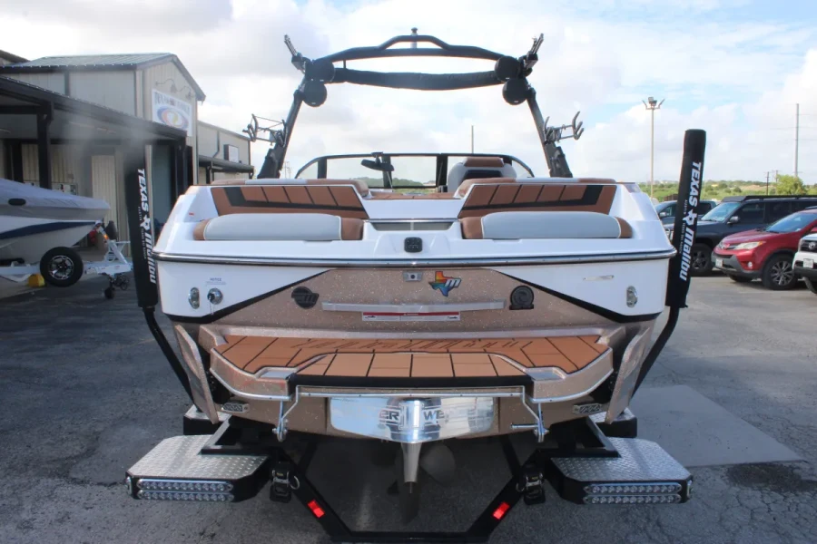 2023-malibu-wakesetter-24-mxz-143670-image7.webp