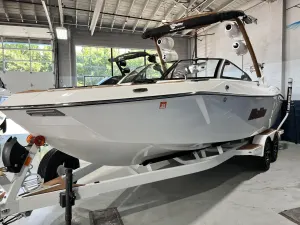 2025-malibu-wakesetter-23-lsv-143683-image4.webp