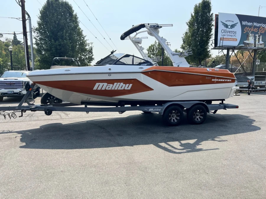 2025-malibu-wakesetter-22-mxz-143684-image0.webp