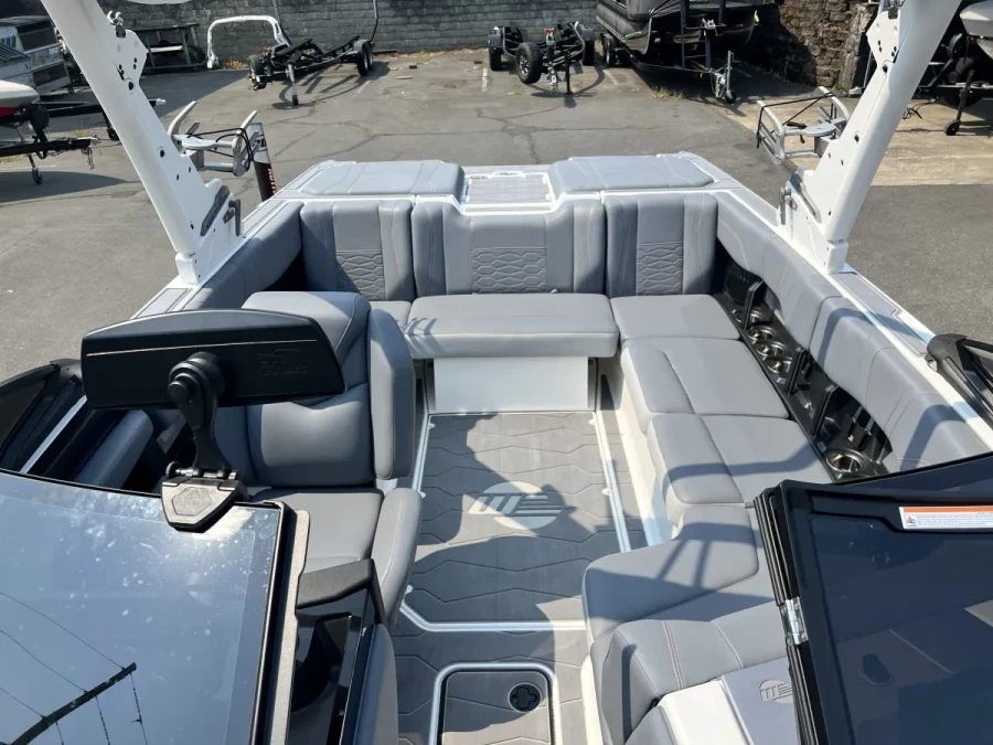 2025-malibu-wakesetter-22-mxz-143684-image11.webp