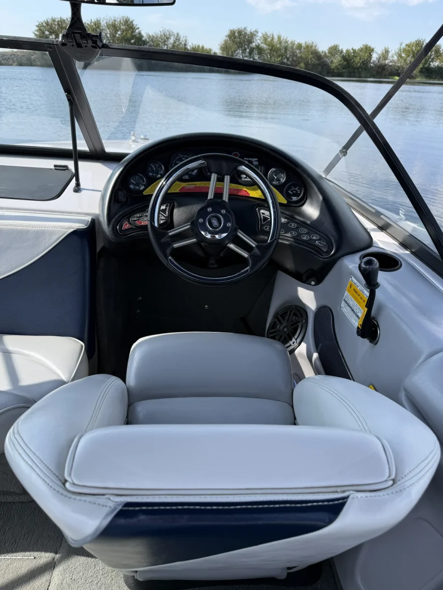 2000-nautique-ski-nautique-196-143687-image4.webp