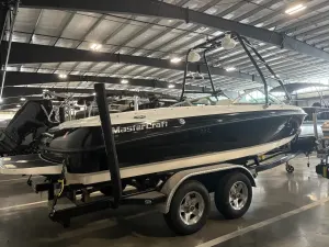 2001-mastercraft-maristar-210-143694-image3.webp