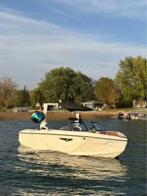 2025-nautique-s23-143700-image3.webp