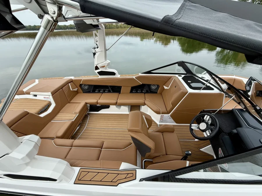 2025-nautique-s23-143700-image4.webp