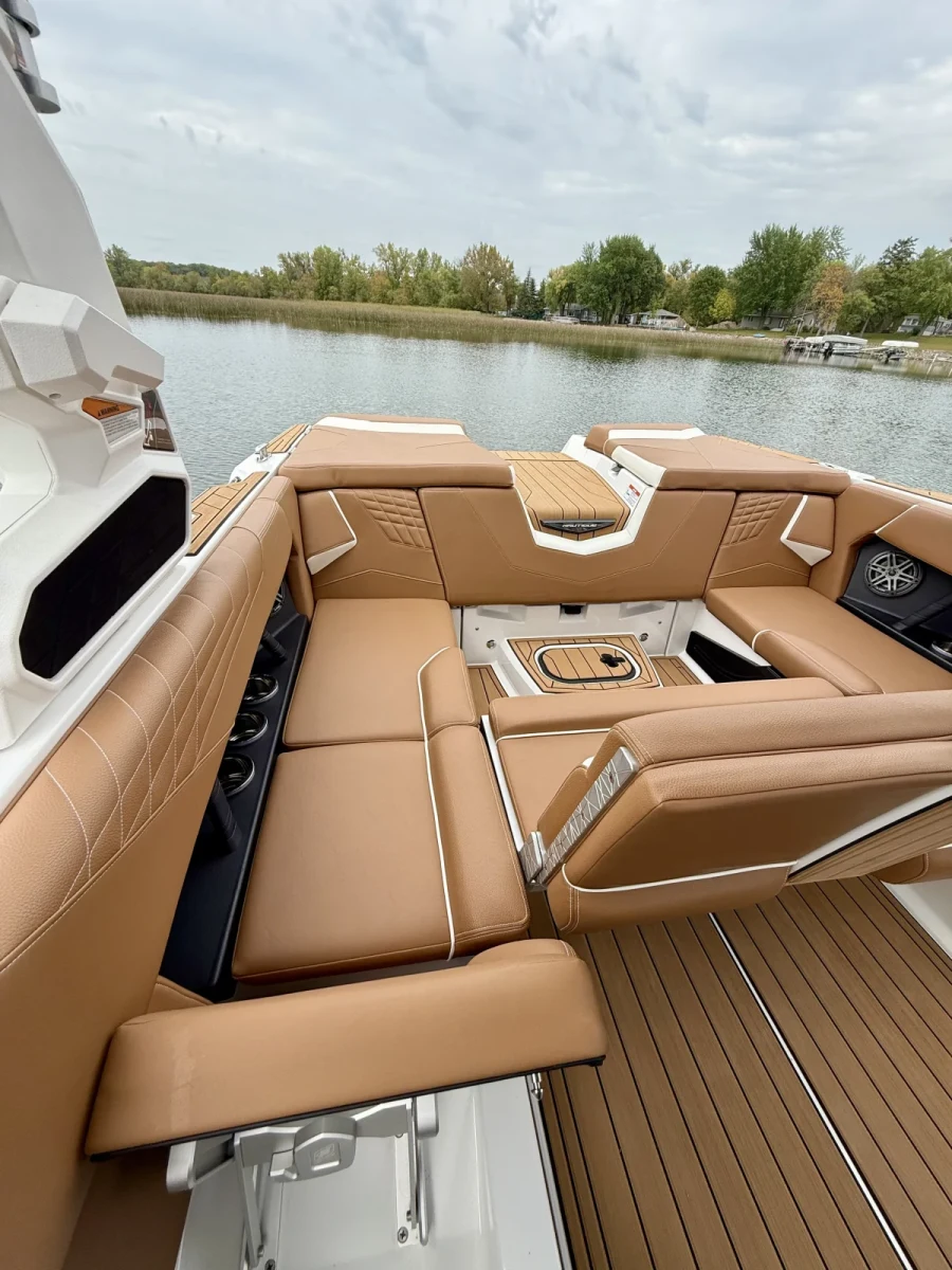 2025-nautique-s23-143700-image5.webp