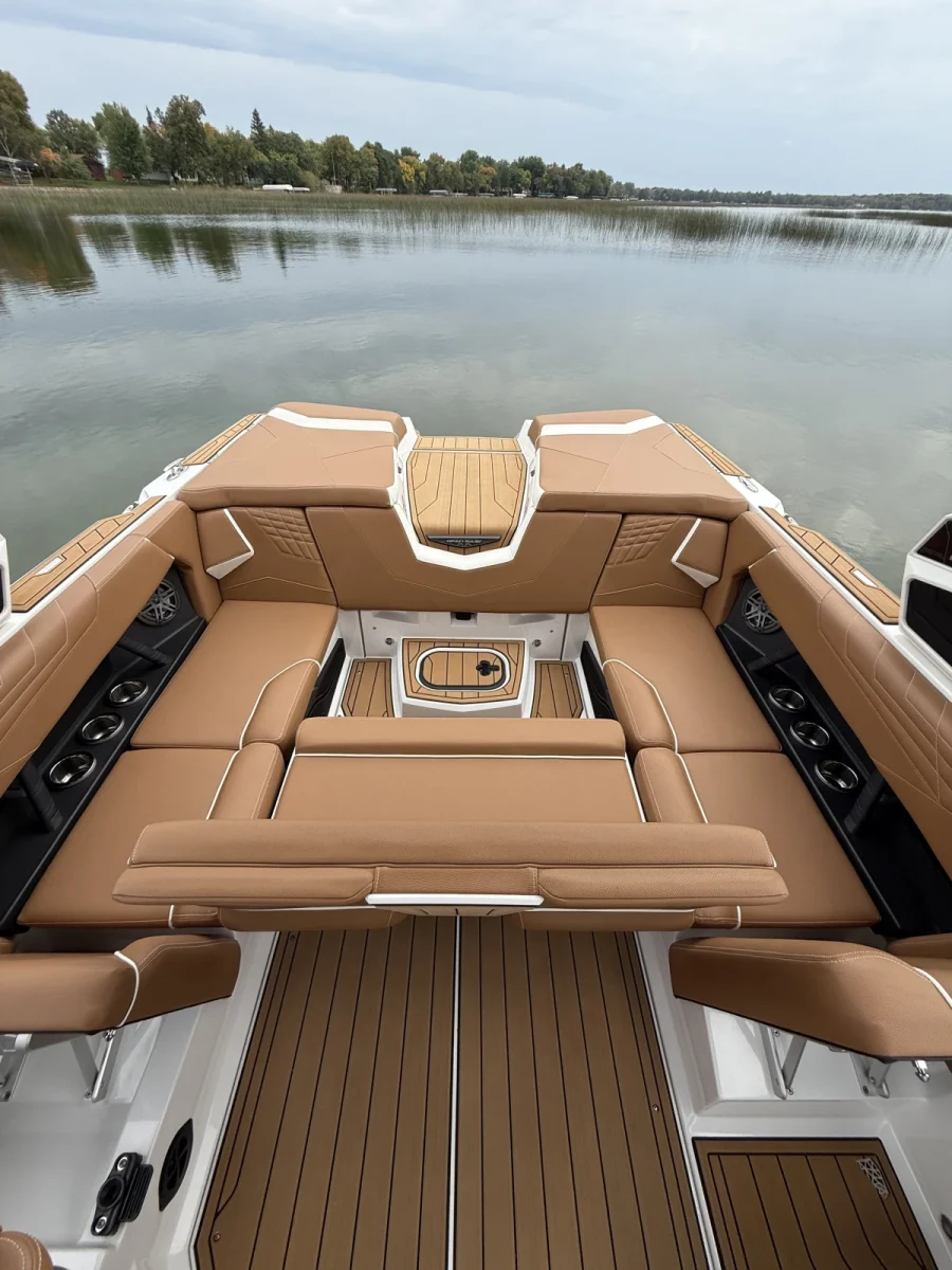 2025-nautique-s23-143700-image6.webp
