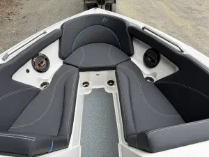 2019-mastercraft-xt25-131844-image15.webp