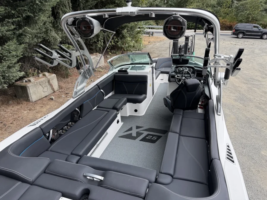 2019-mastercraft-xt25-131844-image5.webp